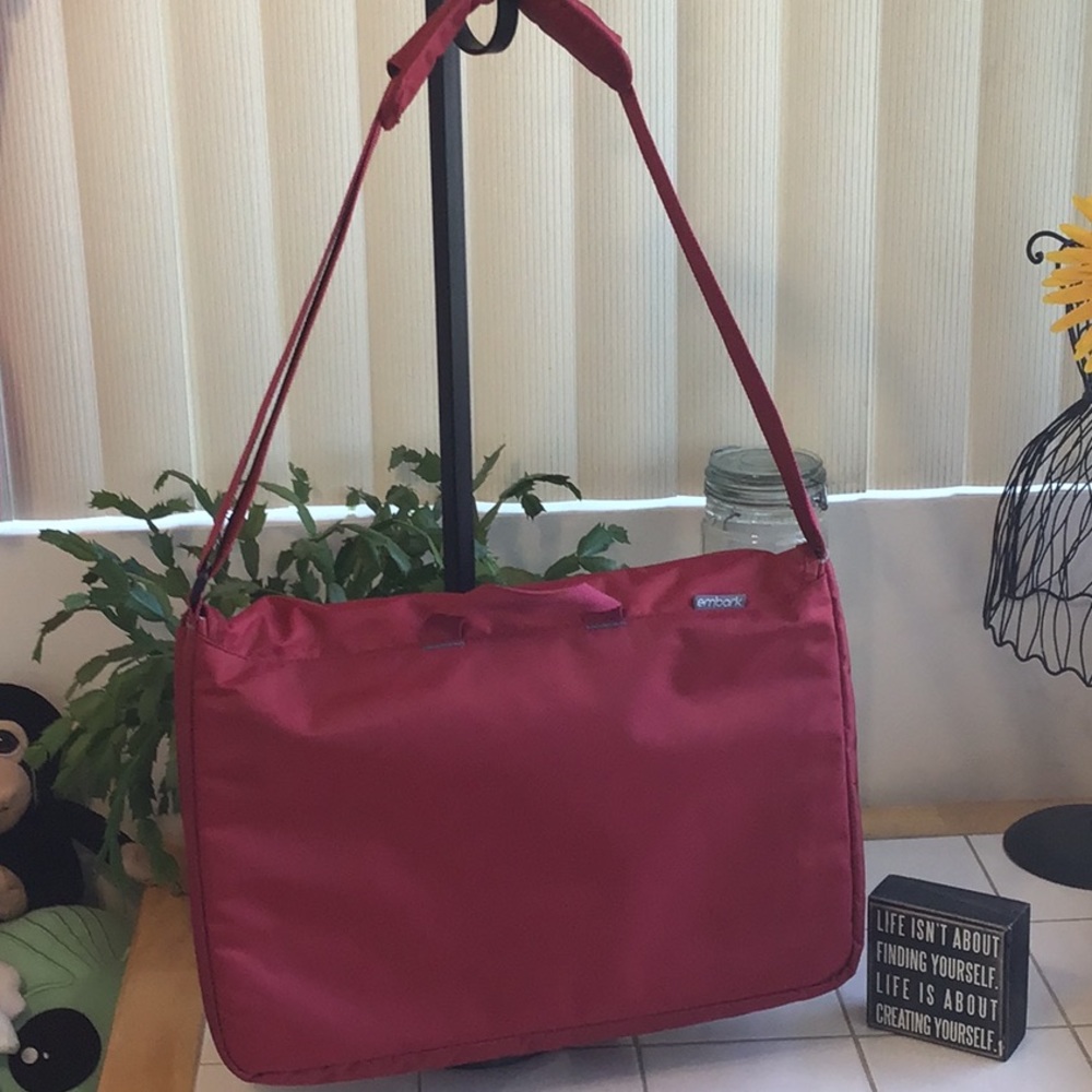 ‘embark’ Roomy Messenger Bag (#7) - Picture 7 of 9